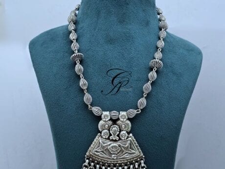 Elegant Fine Work Long Pendant Necklace