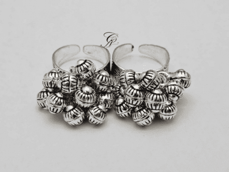 Chitai Ghungru Antique Adjustable Toe Ring in 925 Silver