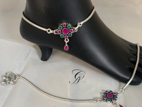 Green Onyx and Ruby Flower Design Payal