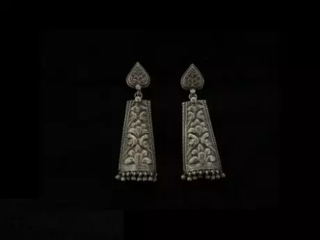 Leaf & Bloom Dangle Earrings in 925 silver