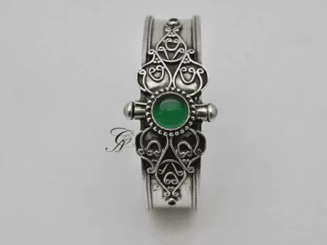Verdant Elegance Kada Bangle in 925 silver