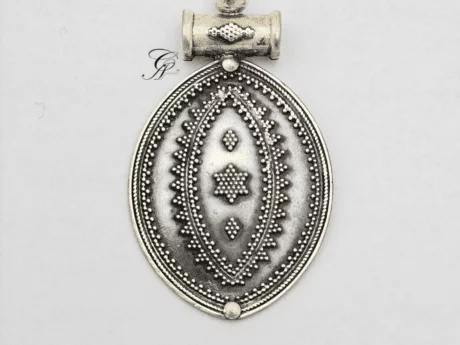 VintageAura Antique Silver Pendant in 5 Silver