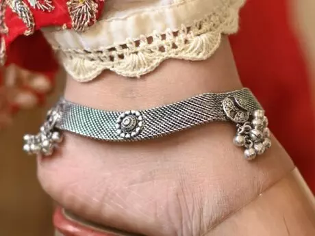 Antique Floral Chain Payal in 925 silver