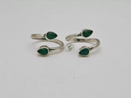Emerald Glow Sterling Silver Adjustable Toe Ring in 925 Silver