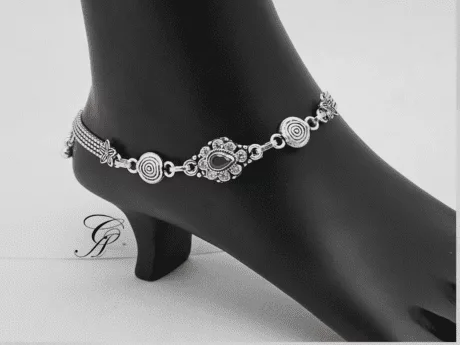 Stone Adorn Antique Silver Payal in 925 Silver