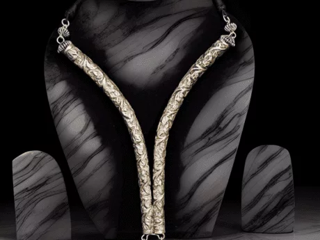 Haslee V-Shaped Chitai Carving Necklace in 925 Silver