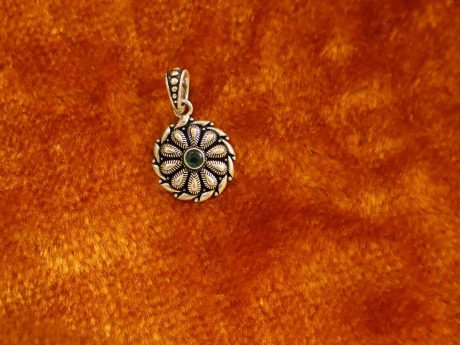 925 Silver Emerald Stone Studded Flower Pendant