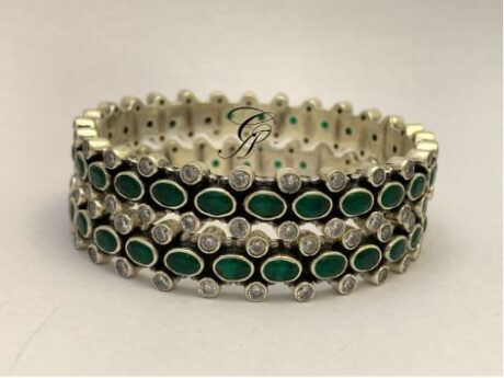 Emerald Radiance Oval Kada Bangle