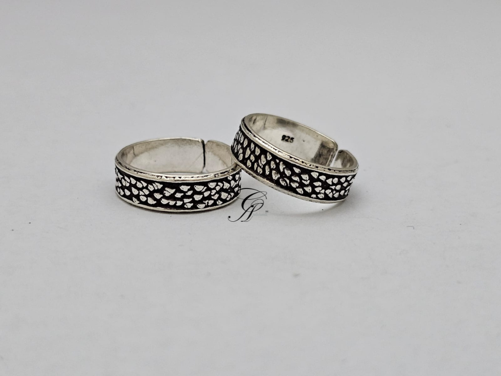 Silver Dots Sterling Silver Antique Adjustable Toe Ring in 925 Silver