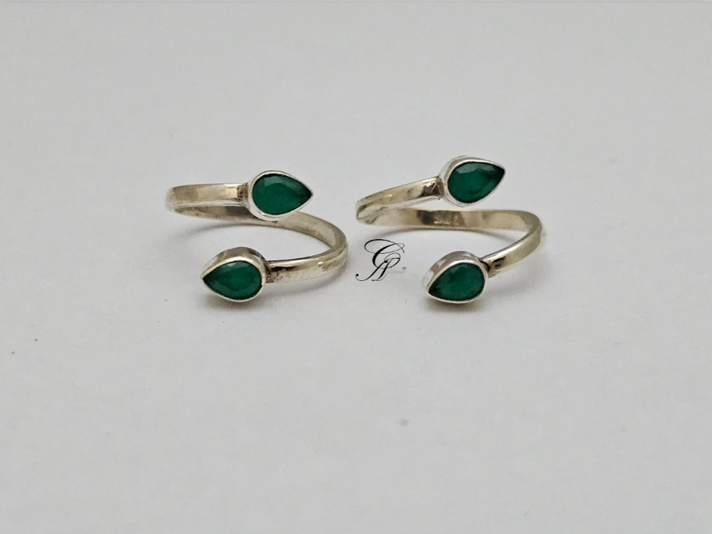 Emerald Glow Sterling Silver Adjustable Toe Ring in 925 Silver