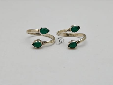 Emerald Glow Sterling Silver Adjustable Toe Ring in 925 Silver