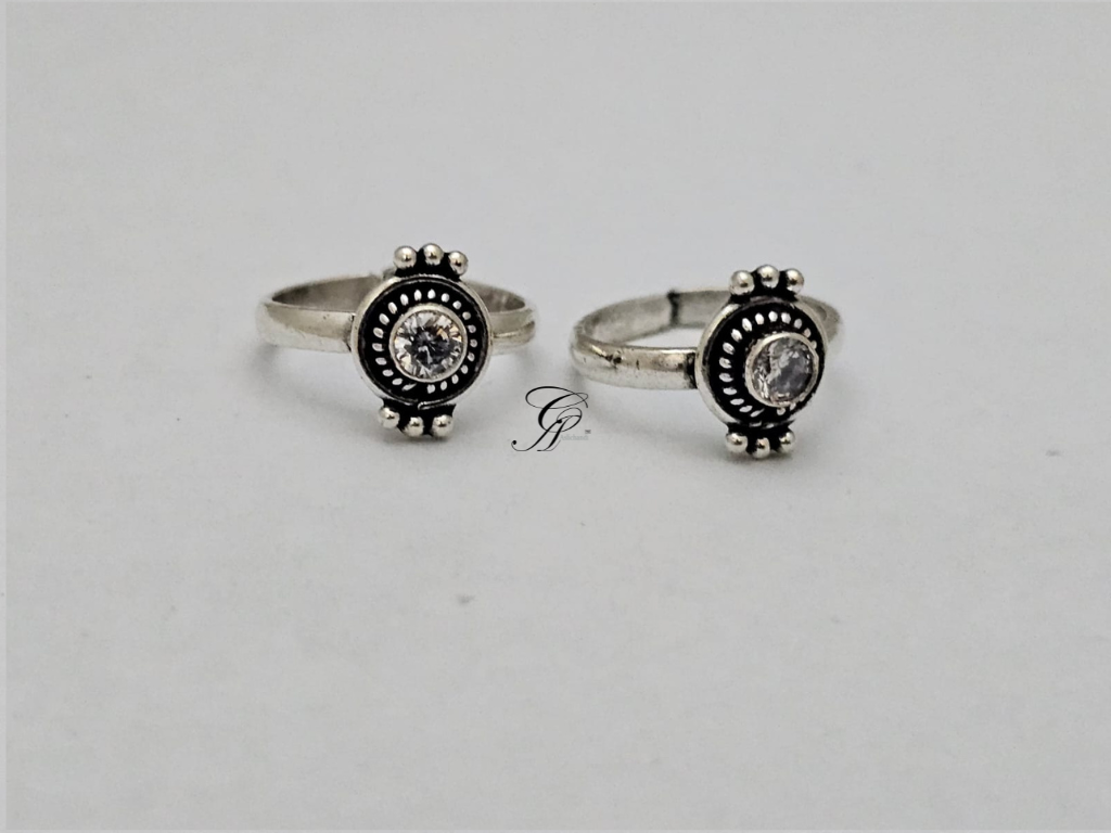 Silver Gleam Sterling Silver Antique Adjustable Toe Ring