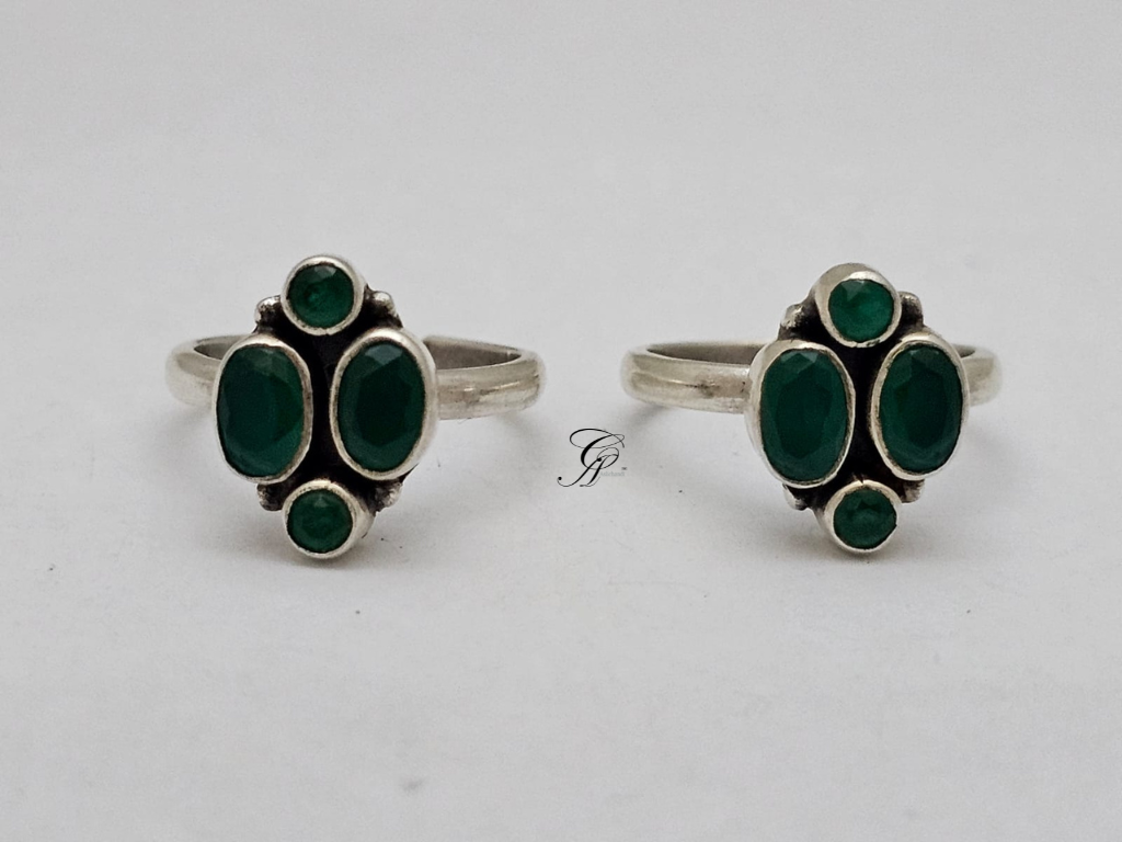 Emerald Elegance Sterling Silver Adjustable Toe Ring in 925 Silver