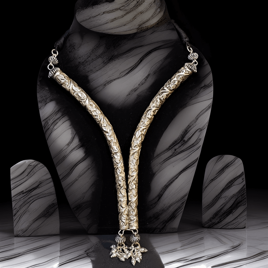 Haslee V-Shaped Chitai Carving Necklace in 925 Silver
