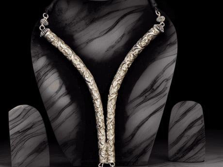 Haslee V-Shaped Chitai Carving Necklace in 925 Silver