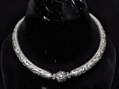 Haslee Ball Design Chitai Carving Necklace