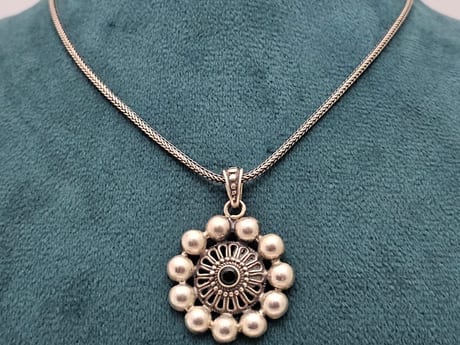 Emerald Blossom Set in 925 Silver
