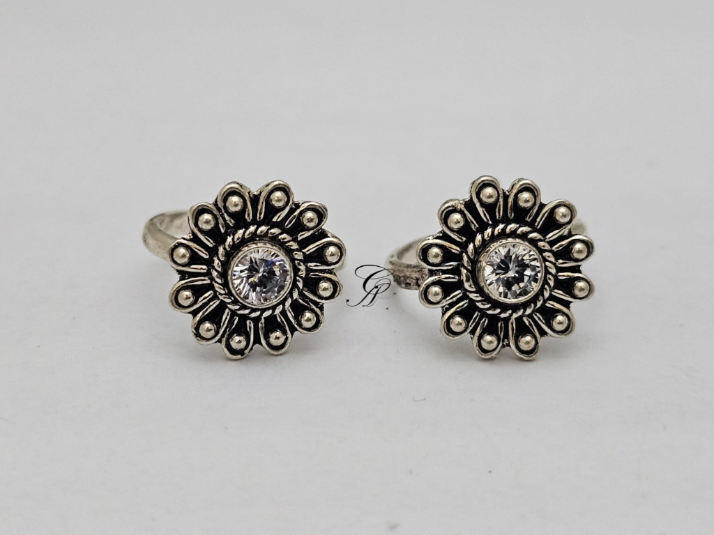 Floral Glow Sterling Silver Antique Adjustable Toe Ring in 925 Silver